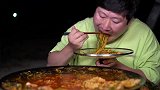 兴森一个人吃晚餐美食，五花肉+拉面，看他吃得我都流口水了
