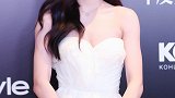 曾可妮仙女裙亮相长发飘飘 谈及新剧称角色超美