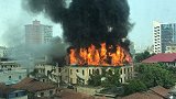武汉百年建筑江汉饭店着火 房顶被烧塌明火已扑灭
