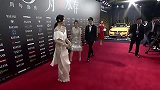 芭莎慈善夜红毯范冰冰苏芒携手亮相
