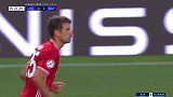 第22分钟拜仁慕尼黑球员托马斯·穆勒射门 - 被扑