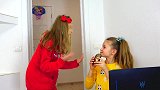 亲子趣味：小萝莉姐妹吃各种“巧克力”！