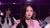 孟美岐粉衣黑网袜超性感，带学员跳《创造101》主题曲！