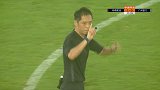 伊沃单枪匹马被拉拽引点球争议 主裁判看回放判罚任意球