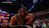 WWE-18年-2018夏季狂潮大赛：新王罗西登基！与老公布朗忘情激吻-花絮