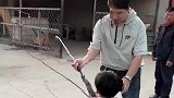 随便一个小失误，都能笑的那么开心