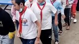 卖报的小行家 小二郎，上学堂，不怕太阳晒！比另一首好听吗？