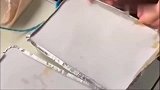 火车上的盒饭，打开一看我还是先饿着吧
