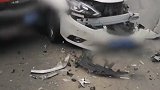 郑州金水立交桥近50辆车相撞 司机：地面油污踩刹车没反应