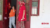 喜剧：老三怀孕妈妈细心照顾，老二看不惯也装怀孕，结果被妈妈打