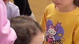 宝妈摆摊画小兔子被围观，成为马良阿姨