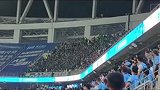 实拍大连球迷和国安远征军在梭鱼湾隔空对骂