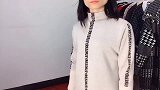女人到40岁，别穿的那么土气，学时尚达人穿印花长裙，美的不一般