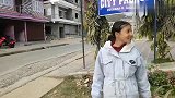 尼泊尔小女友快生了，丈母娘给宝宝做衣服，做外婆的一点心意