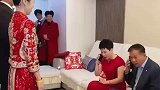 动作一致！日理万机的喜公公喜婆婆！