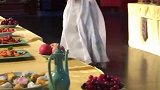 拍戏花絮小姐姐带面纱舞剑，想不到这么美