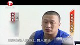 欠债人没能力还钱，两男子干脆把他“接”回家，做出惊人举动