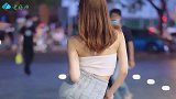 三里屯街拍：好有气质的混血小姐姐，回眸一笑百媚生