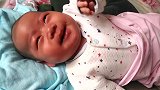 小宝宝攒劲拉臭臭,脸都憋红了,实在是萌翻了!