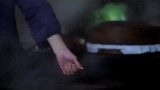 李子柒天黑就钻进厨房里忙活，看到眼前这幕，我先吃你们请随意！