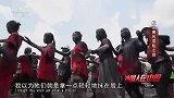 老外在中国外国美女在中国过节，这种场面让她有些退缩了！