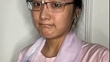 顾深出席商业峰会，身后的大屏突然播放头条，记者蜂拥而至。“顾氏丑妻爆穿越变美详情…”变妆 古装