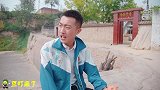 两人摆摊卖水果，不比产品比谁有钱，这牛吹得一个比一个响