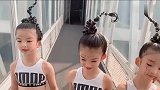 这爸爸上辈子肯定特花心，这辈子一下子来了三个女儿