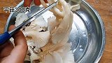 鲁菜《炸蘑菇》正确的做法，焦香酥脆不软绵，满满的小技巧