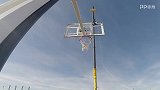 篮球-17年-13次终成功！掘金队吉祥物大玩高空投篮-新闻
