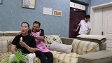 父亲恋上家里保姆要娶保姆为妻，儿子百般阻挠，结局引人深思
