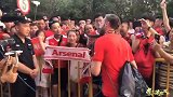 ICC国际冠军杯-17年-中国赛-拜仁慕尼黑vs阿森纳-阿森纳官方TV采访中国球迷 球迷热情似火纵情高歌-新闻