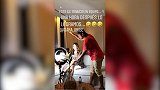 申花中场深藏不露的副业 瓜林为女友执镜打板车内一展歌喉