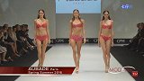时装秀，时尚泳装走秀，模特台上走秀台下观众非常嗨