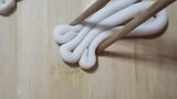 教你用一根面做出一条小鱼鱼，厨房小白也看一遍也能学会