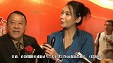 邱淑贞与次女现身街头，寻常装扮难掩气质，岁女儿身材高挑