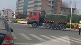 霸气的大件运输车来了，网友：三年不开张，开张吃三年！