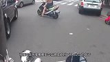 男子挥手好心礼让美女，没想到却把她送上了不归路！