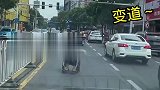 文明礼让，还是我变道吧