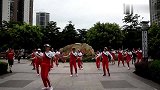 老牌歌手一首《和你相识不后悔》欢快的嗓音，歌声独具风韵