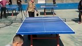 小萌娃pk公园老大爷，光看这架势，大家猜一猜谁赢了？