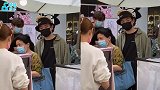 王思聪陪绯闻女友逛街，黑眼圈明显被调侃一夜没睡