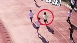 太牛了，校运动会，女生在接力赛上连追三人