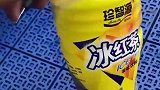 喝饮料喝到冒牌货，男子直呼头一次见