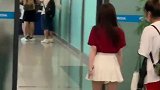 鞠婧祎红衣白裙好清纯，转身的瞬间我好像看到了什么