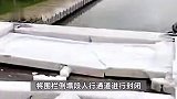 江西抚州一投资近2亿大桥围栏倒塌，当地交通局：可能是大风吹倒的