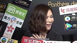 难讨女神欢心！毛宁搂关之琳腰被嫌弃，女方全程躲避场面太尴尬