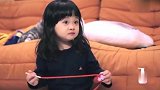 快快坦言不喜欢弟弟，这孩子占有欲太强了，当家长的有责任！