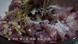 桃子姐最爱吃兔肉，加上满满一桌菜，全家人都喜欢