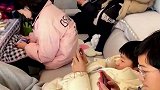 家庭聚会本该热热闹闹，结果孩子们都玩起了手游
